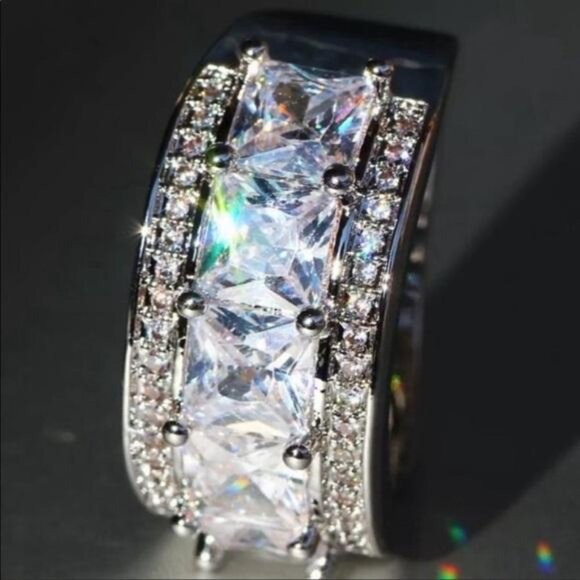 8.7 CT 925 STERLING SILVER DIAMOND RING, CUTE RING, SHINY RING. - Picture 2 of 4